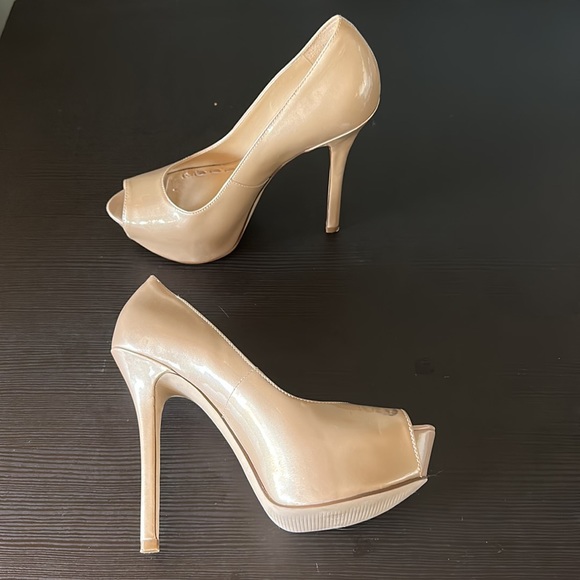 Beige heals - Picture 2 of 2